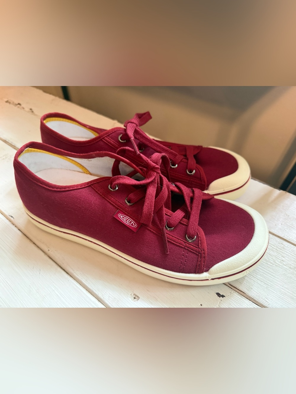 Keen Elsa Lite Canvas Lace Up Low Top Sneakers Rhubarb Maroon Dark Red Women 9.5